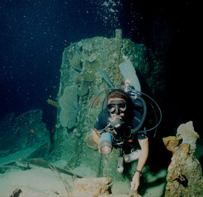 Diving Wreck of the Balboa- Night Dive_opt.jpg