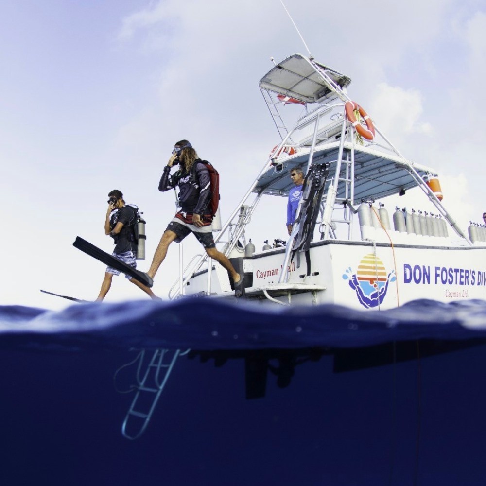 Dive boat departure